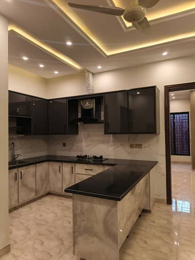 Upper portion for rent in Rabia Banglows near Gulistan colony