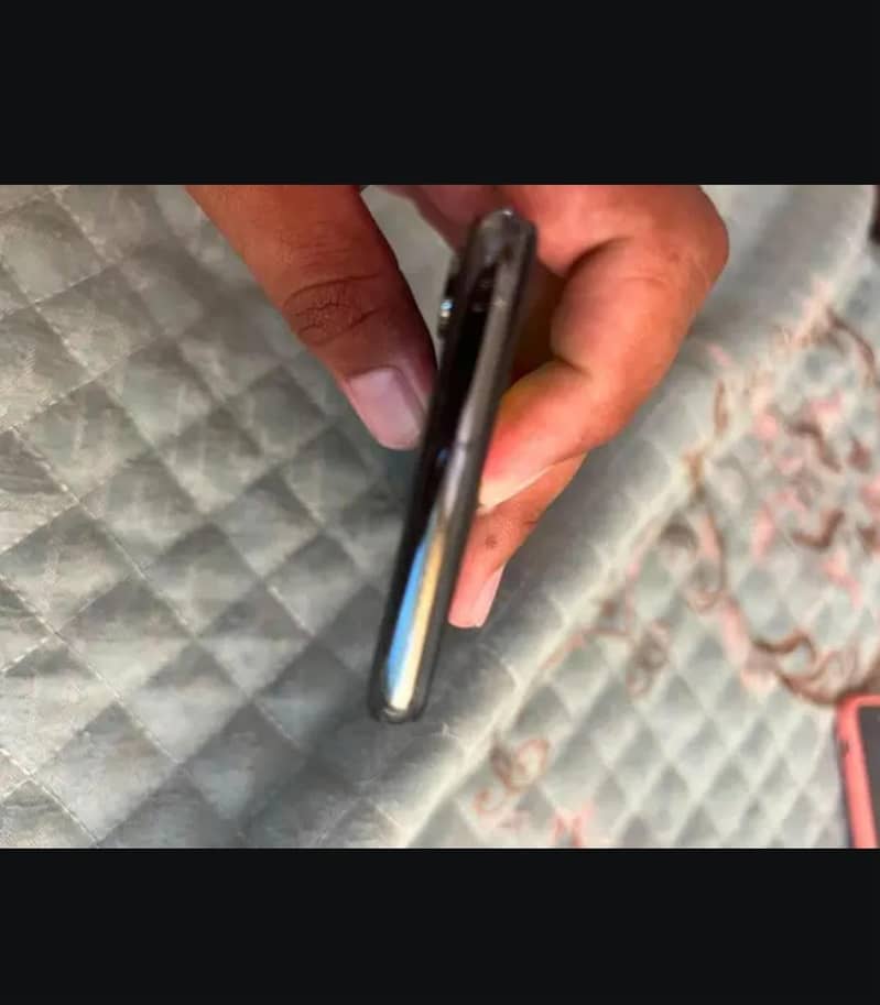 Apple iPhone X 4