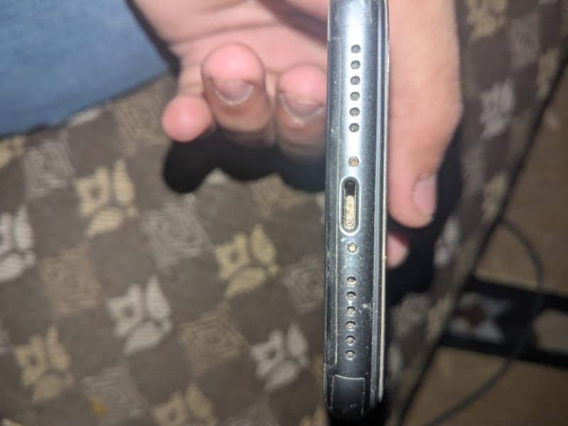 Apple iPhone 11 0