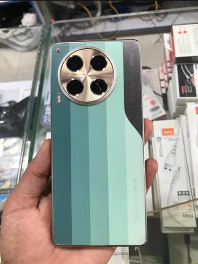 Tecno CAMON 30