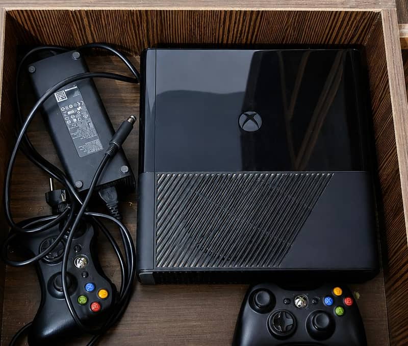 Xbox 360 E 1