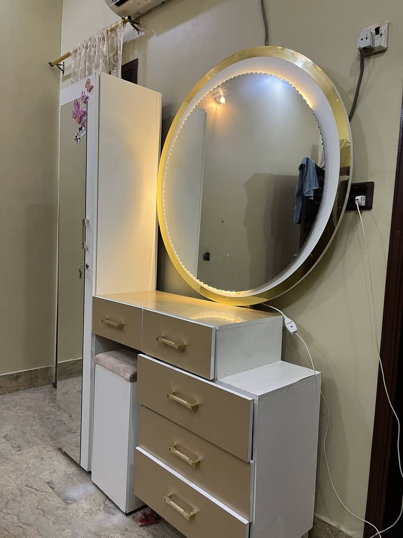 King size bed with dressing table 7