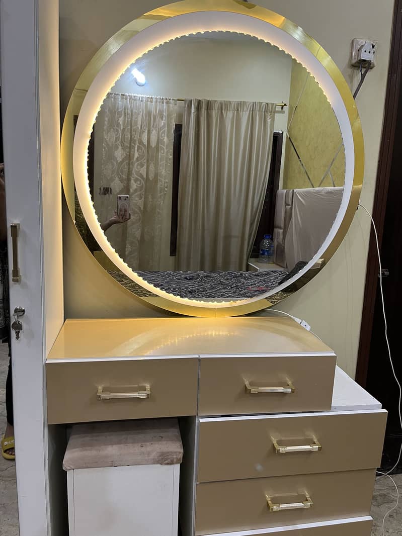King size bed with dressing table 8
