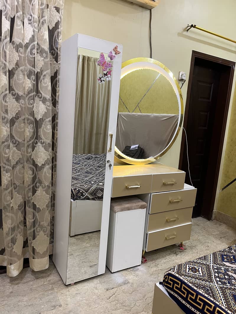 King size bed with dressing table 9