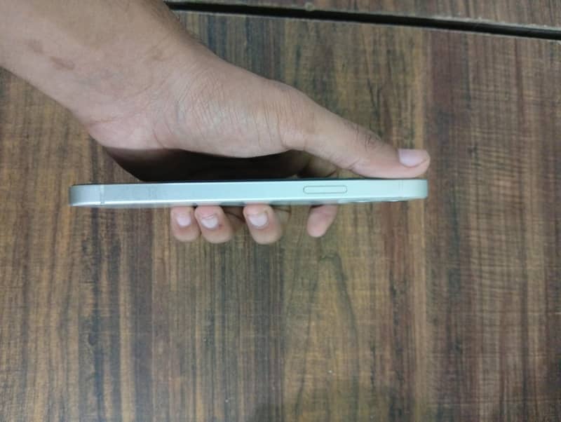 Apple iPhone 12 4