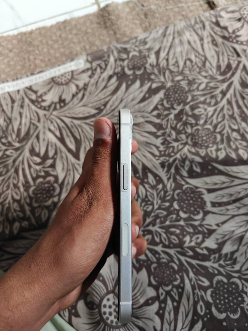 Apple iPhone 13 3