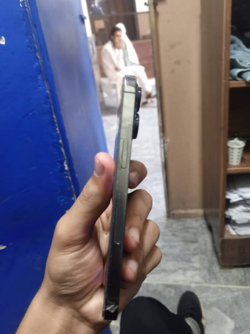 Apple iPhone 13 Pro 2