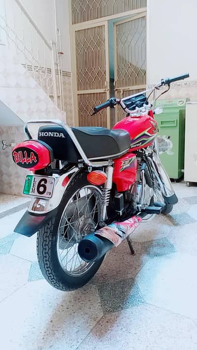 Honda 125  2017 model with all genuine parts.