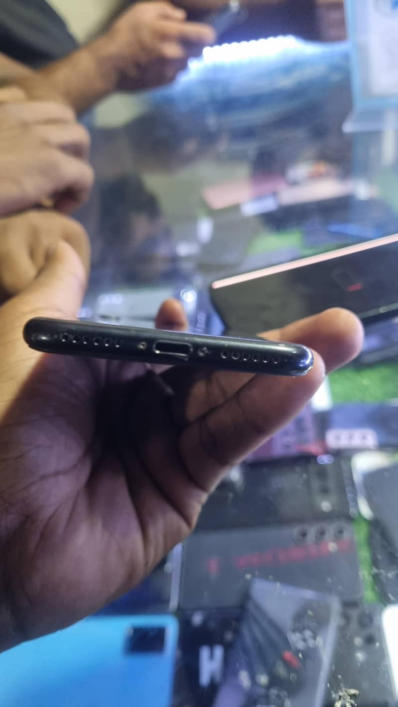 Apple iPhone SE 3rd generation 4