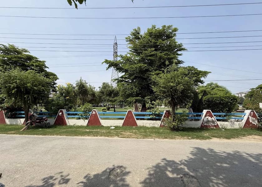 8 Marla Park-Facing Plot A Block 3