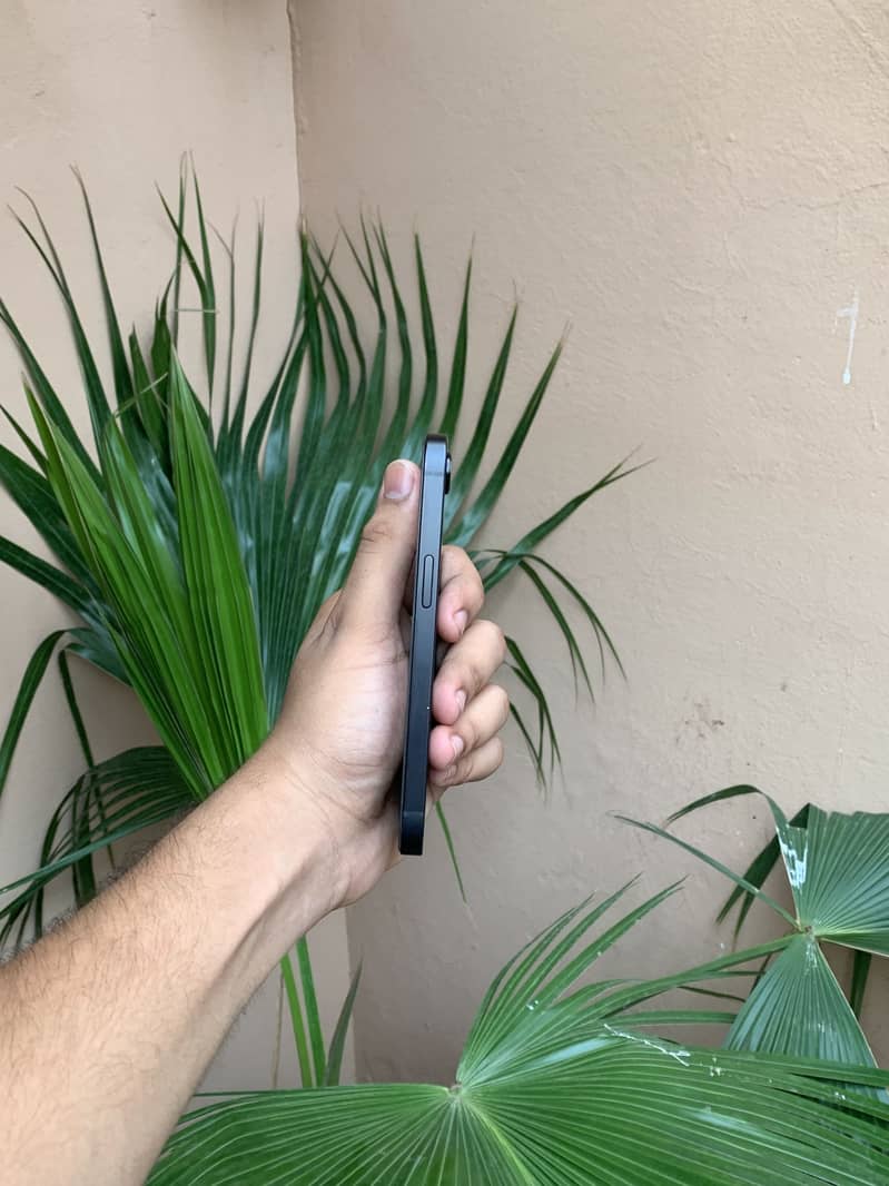 Iphone 16e 4