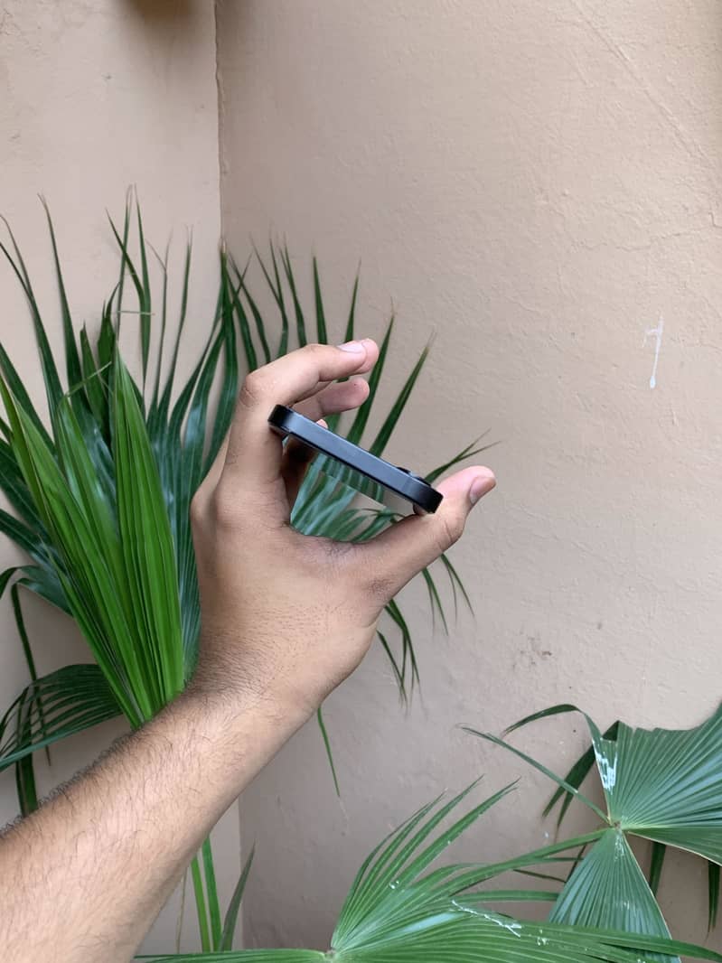 Iphone 16e 5