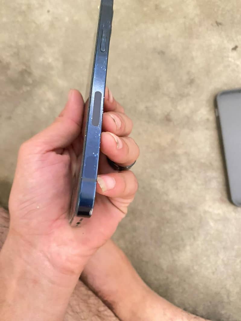 Apple iPhone 12 2
