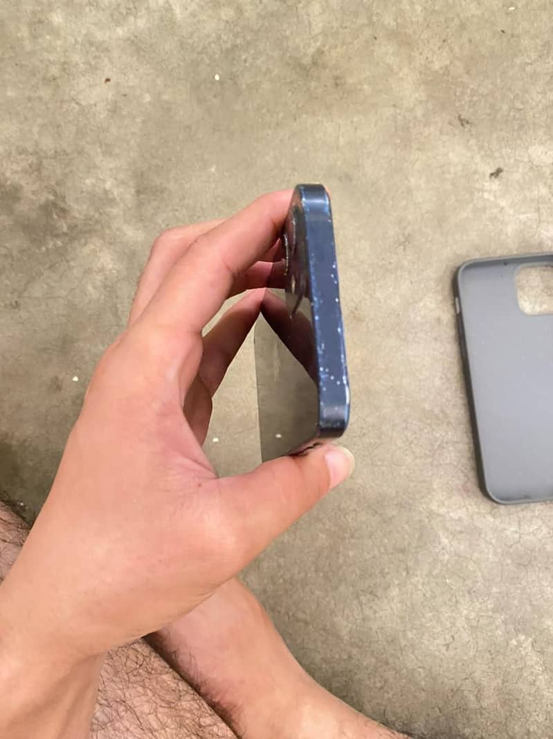 Apple iPhone 12 3