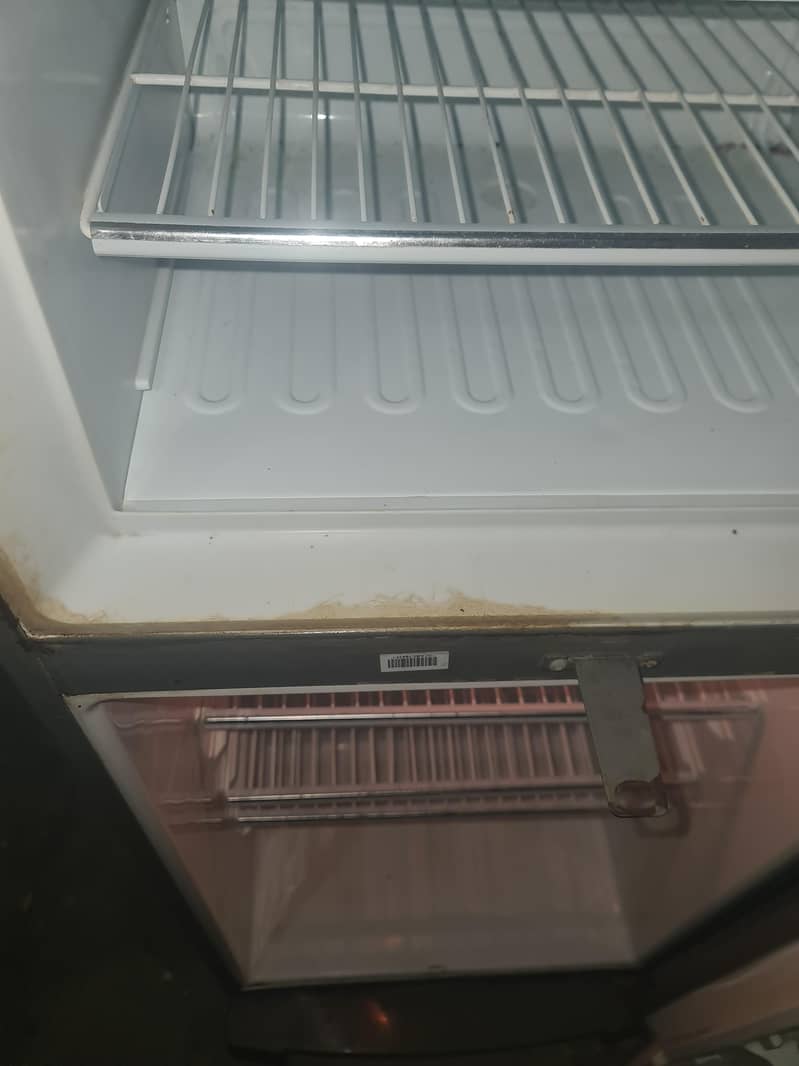 refrigerator 10