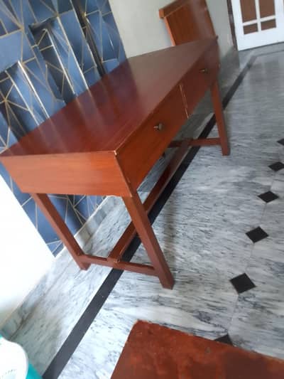 2 chairs 1 table wooden