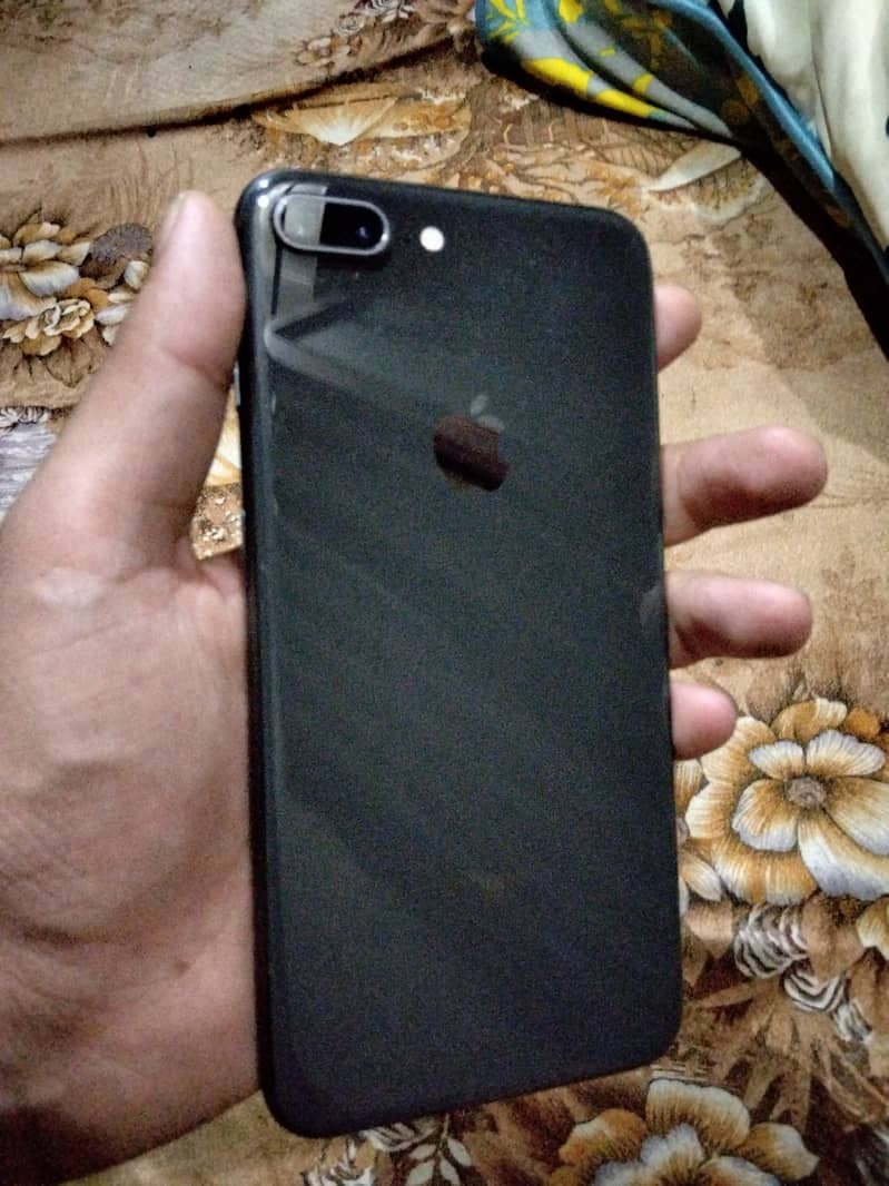 iPhone 8 Plus 1