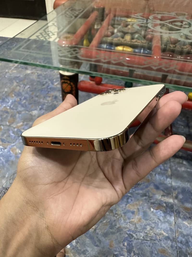 Iphone 12 pro max 6
