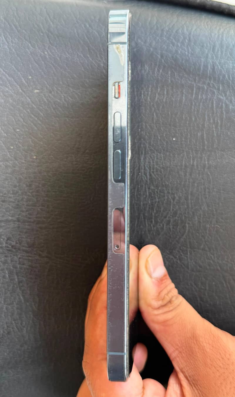 Apple iPhone 13 Pro 2