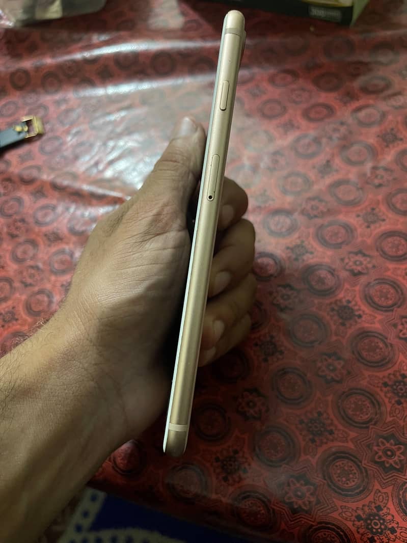 Apple iPhone 8 Plus 3