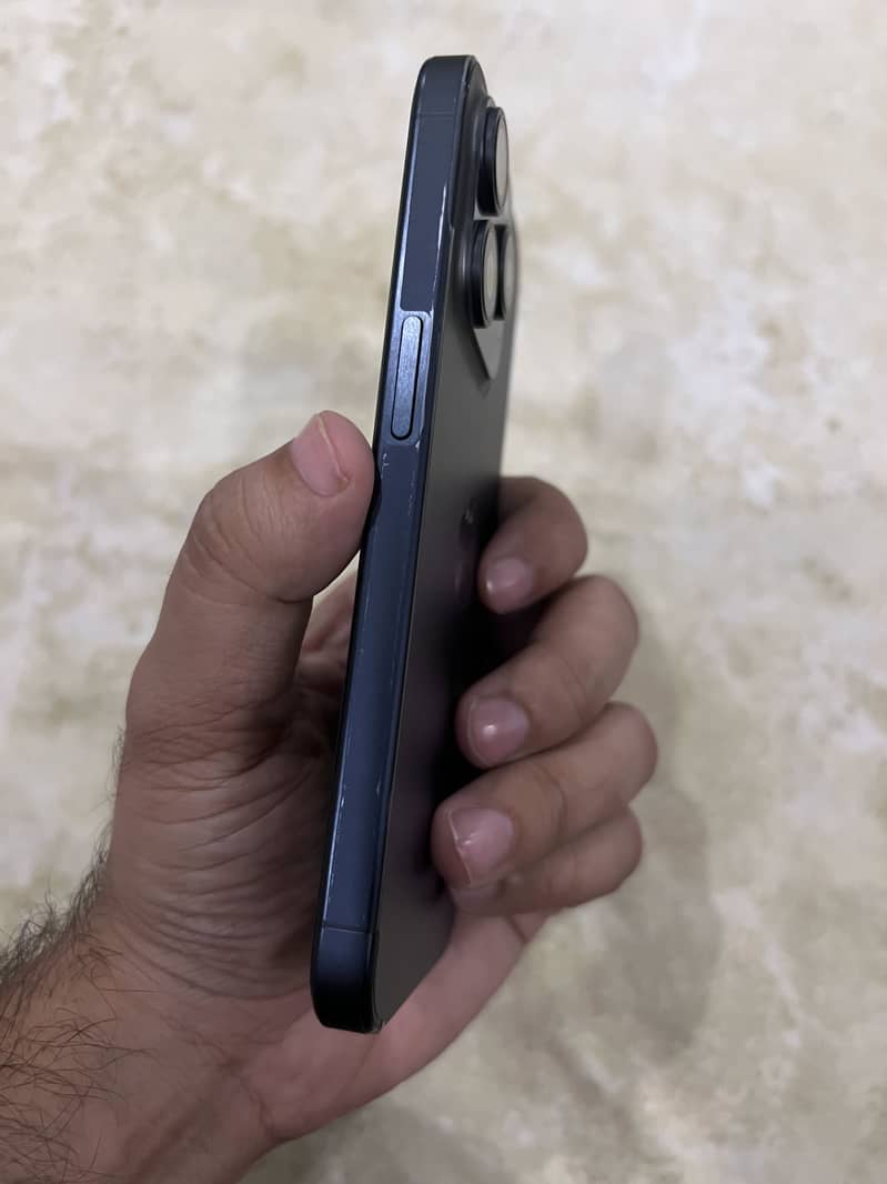 Apple iPhone 15 Pro 2
