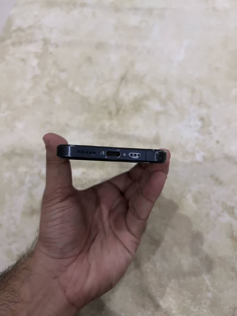 Apple iPhone 15 Pro 4