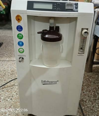 Lifesource oxygen Concentrator 5 ltr with purity meter & Nubilizer.