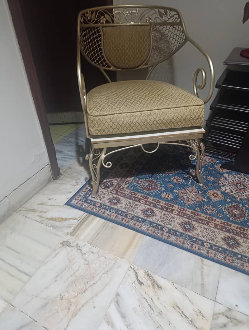 sofa sets and single sofain excellent condition.  DHA 1