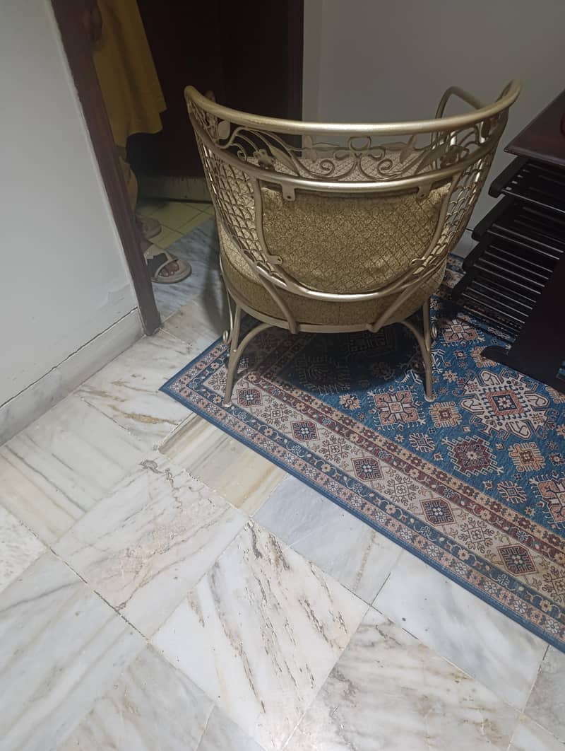 sofa sets and single sofain excellent condition.  DHA 3