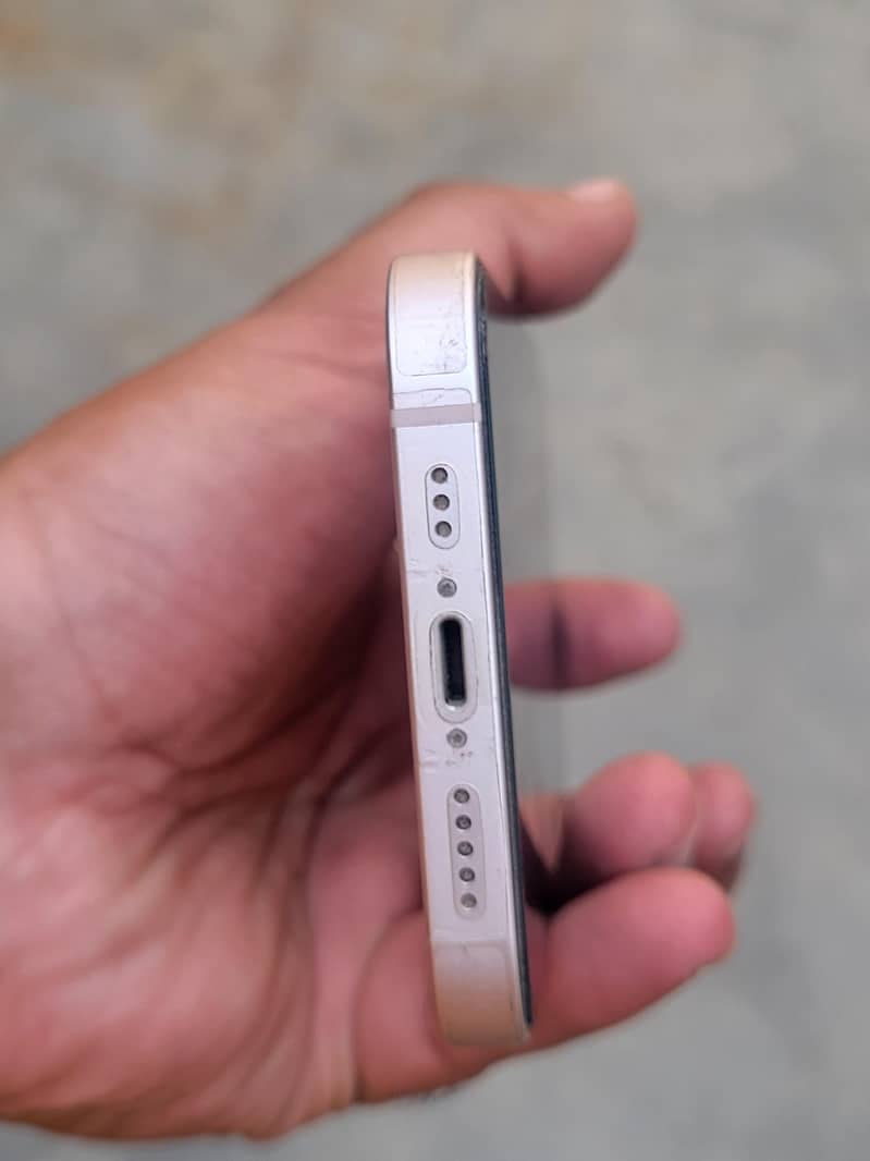 Apple iPhone 13 0