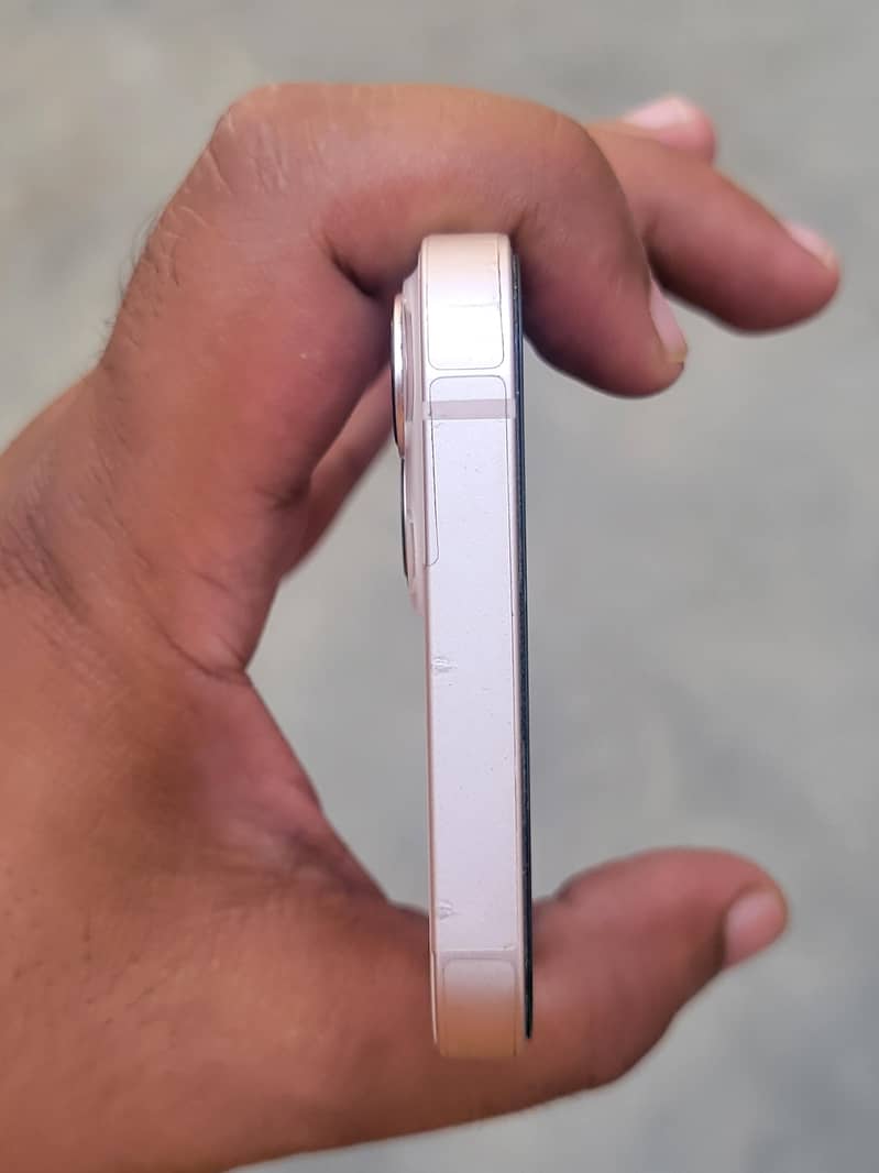 Apple iPhone 13 1