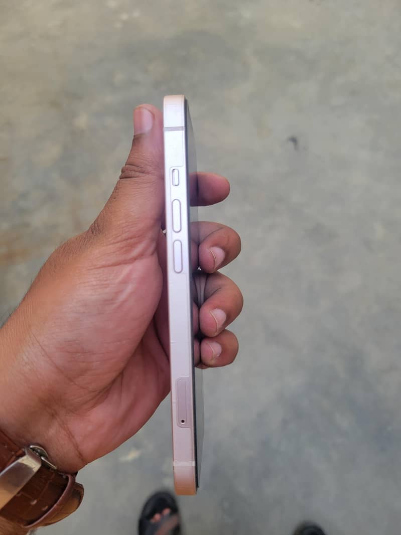 Apple iPhone 13 2