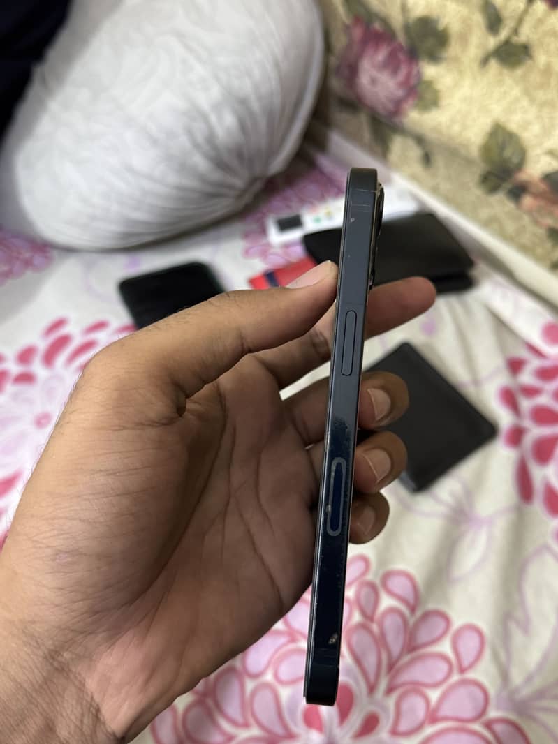 Apple iPhone 13 6