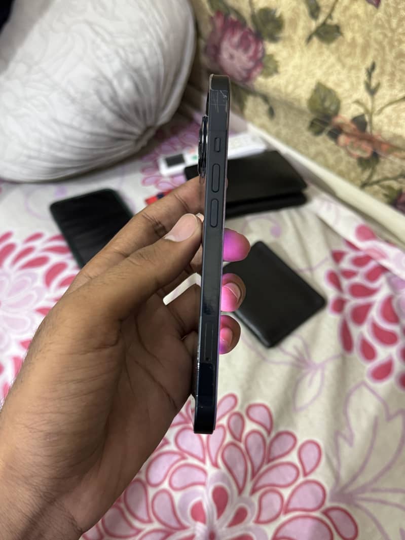 Apple iPhone 13 7