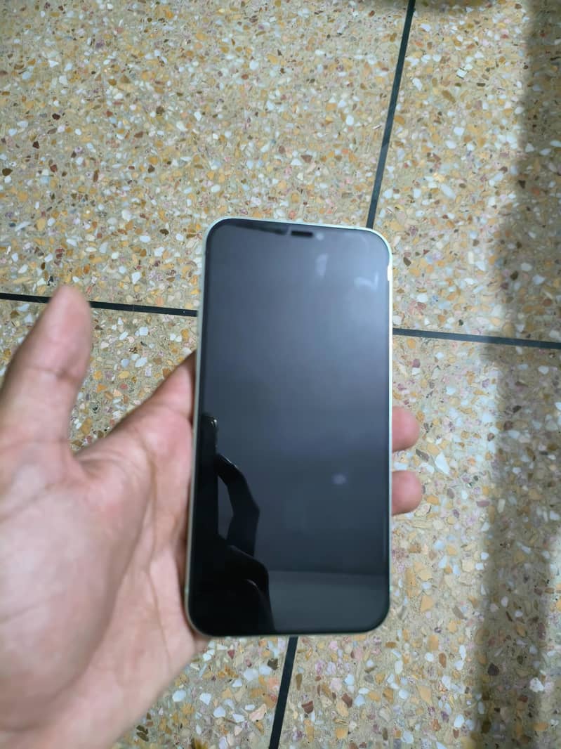 Apple iPhone 12 4