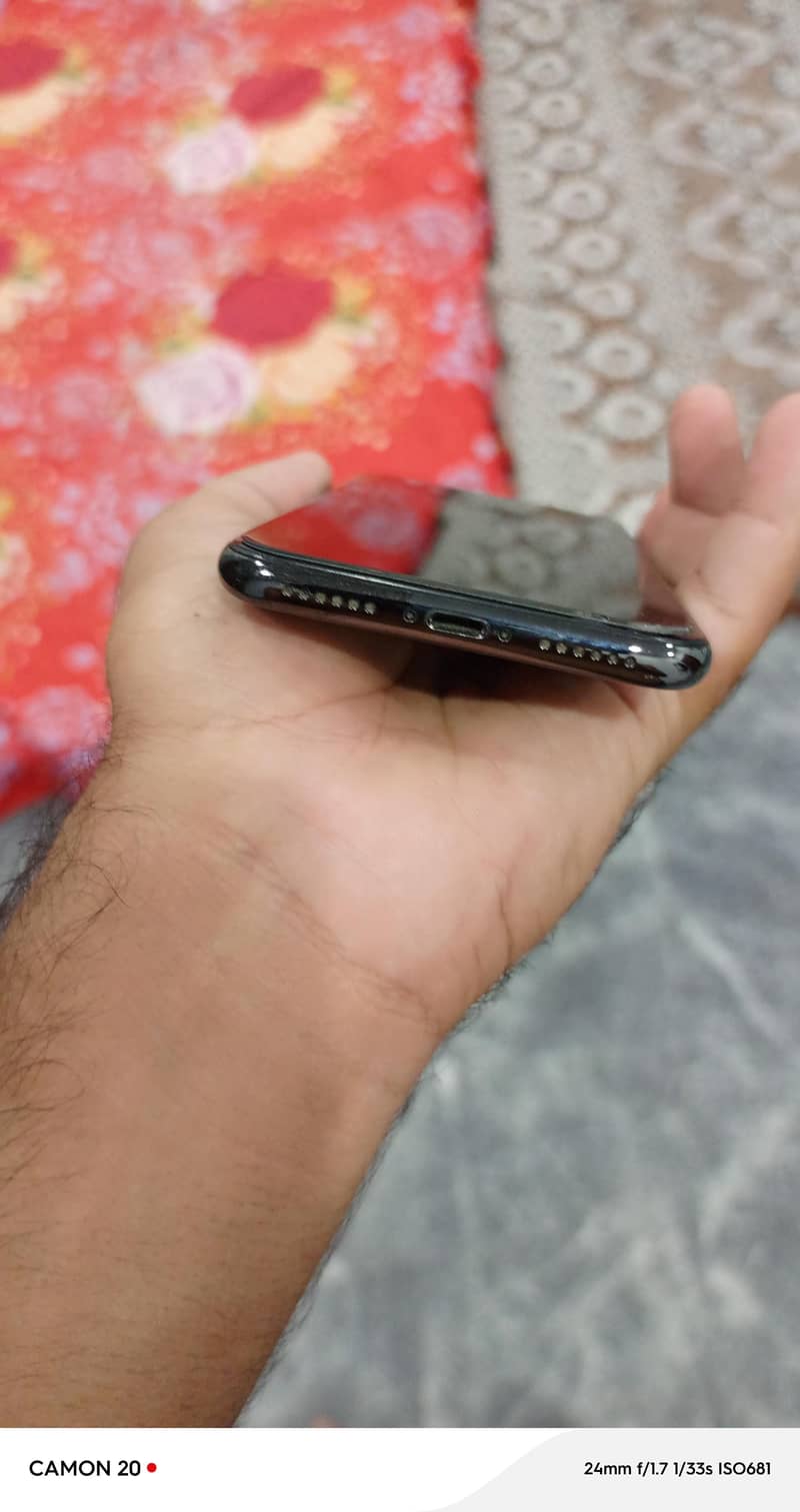 iPhone X 4