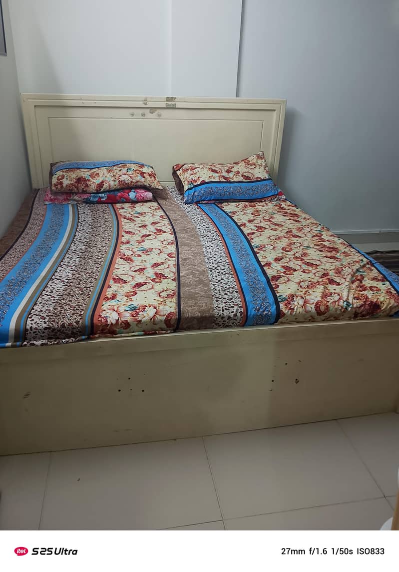 queen bed 1