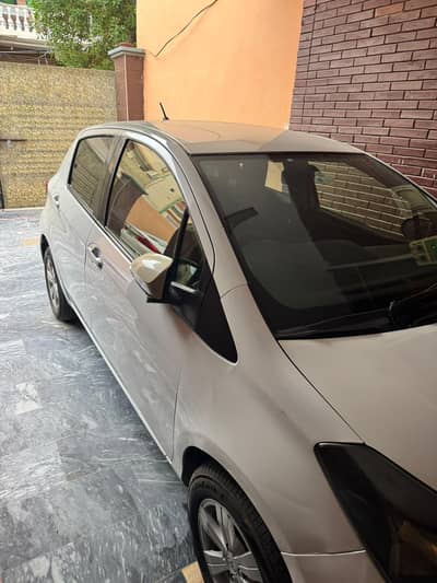 Toyota Vitz 2015