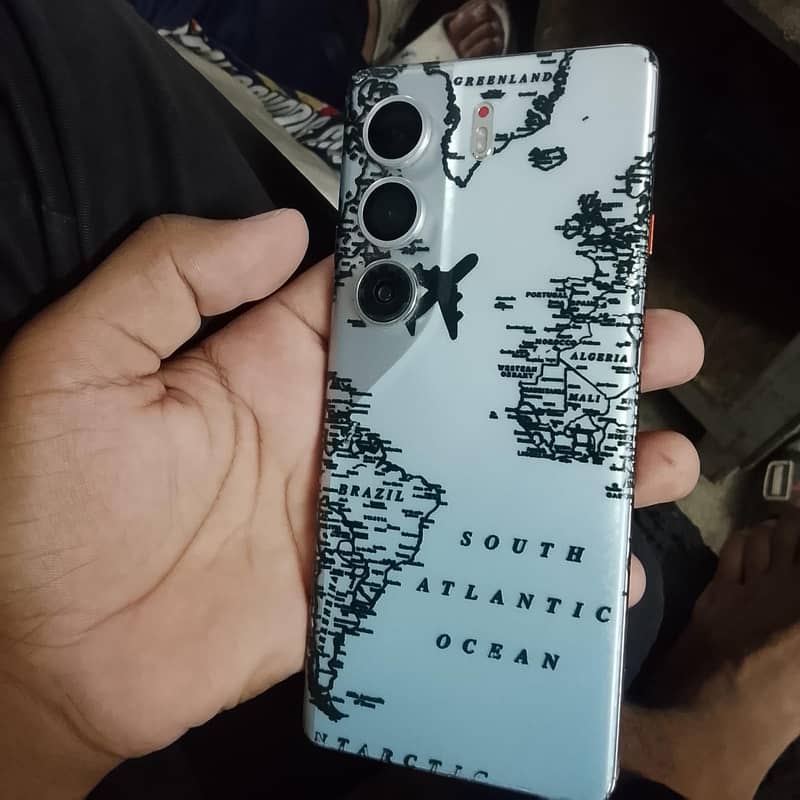 Tecno CAMON 40 Pro 0