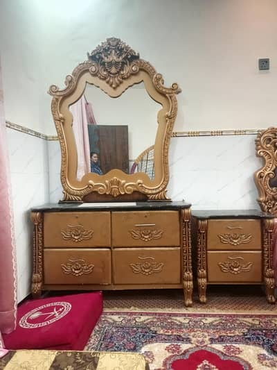King Size Bed & Dressing Table