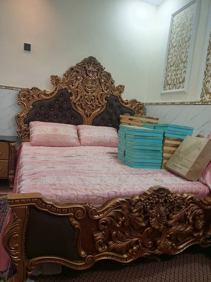 King Size Bed & Dressing Table 2