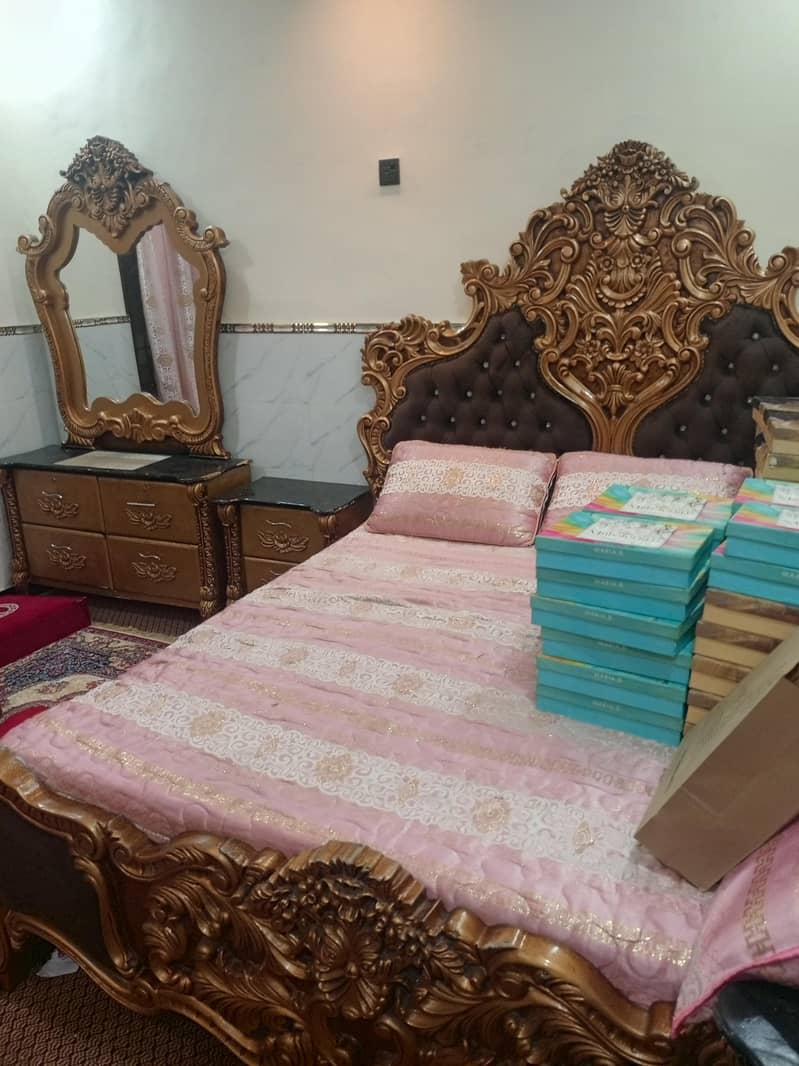 King Size Bed & Dressing Table 3