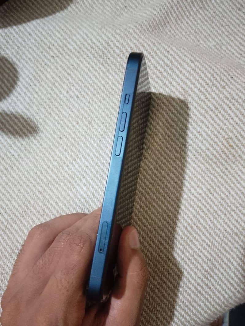 Apple iPhone 13 3