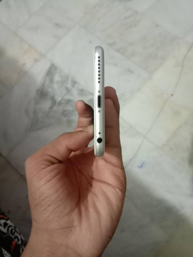 Apple iPhone 6 Plus 3