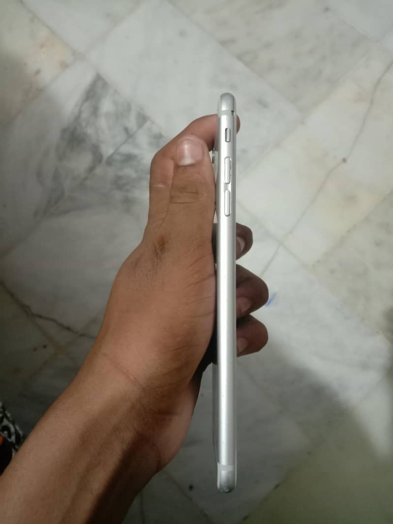 Apple iPhone 6 Plus 4
