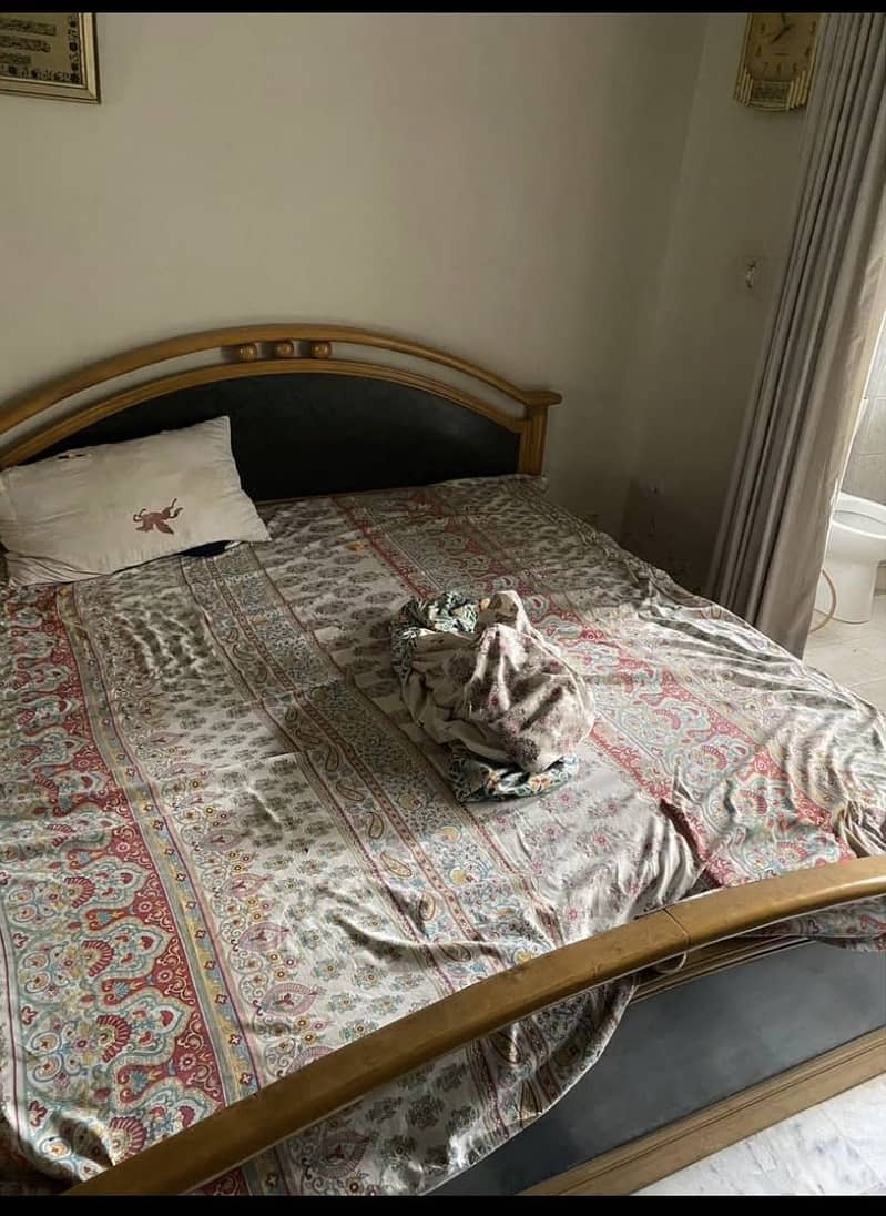 King Sized Used Bed 0