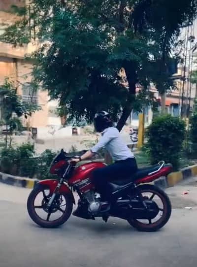 YBR 125 ESD