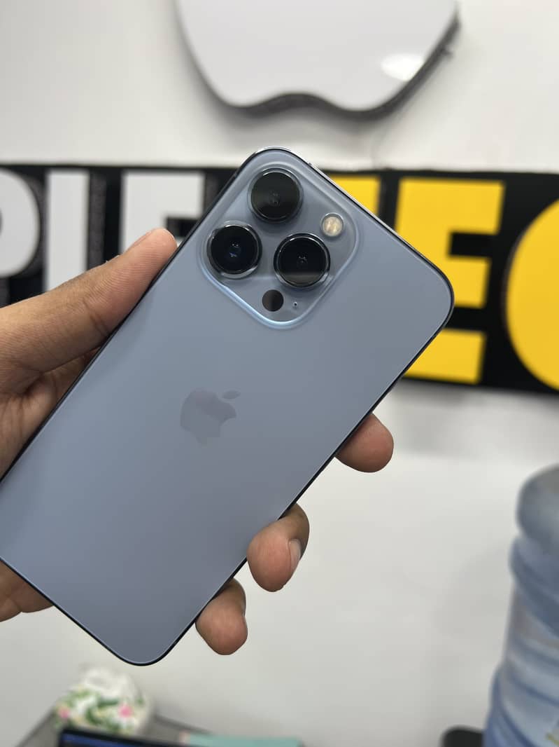 Apple iPhone 13 Pro 2