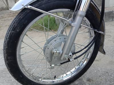 Honda Cg 125 red totally janven new condition and documents all ok. . . .