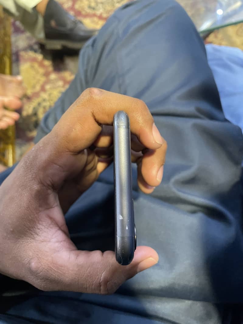 Apple iPhone 11 3